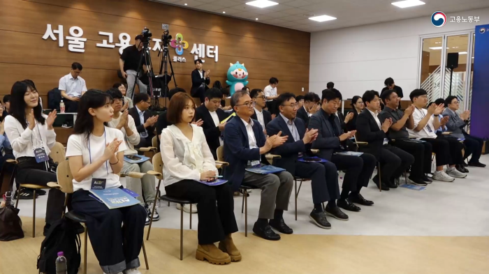 스트리밍코리아_AI 인공지능으로 여는 고용서비스 오픈토크_관객 리액션.png