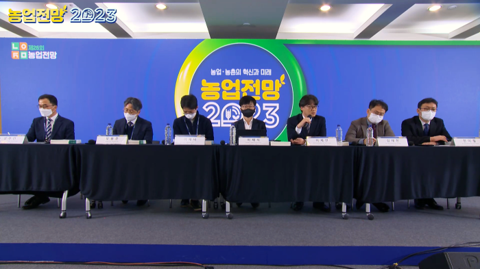 스트리밍코리아 생중계 레퍼런스_토론_무대풀.png