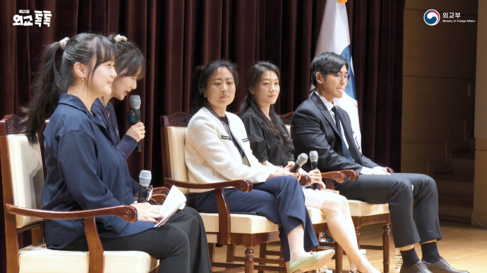 스트리밍코리아_온라인생중계_외교톡톡_패널토론.PNG