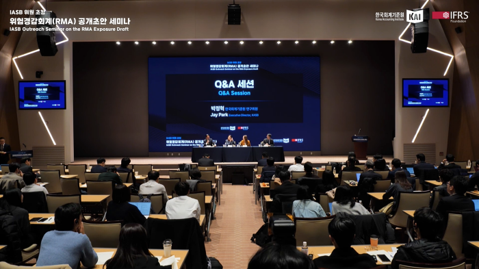 스트리밍코리아_한국회계기준원 IASB 위원 초청 위험경감회계(RMA) 공개초안 세미나_Q&A 및 토론.png