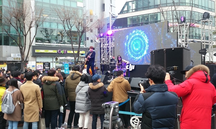 DJI 홍대 Flag Shop Grand Open 글로벌 생중계 라이브 스트리밍